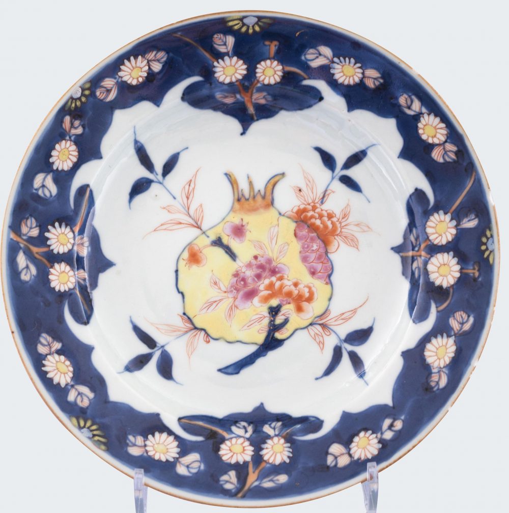 Famille rose Porcelain Late Kangxi period (1662-1722) or early Yongzheng period (1723-1735), China Famille rose Porcelain Late Kangxi period (1662-1722) or early Yongzheng period (1723-1735), China