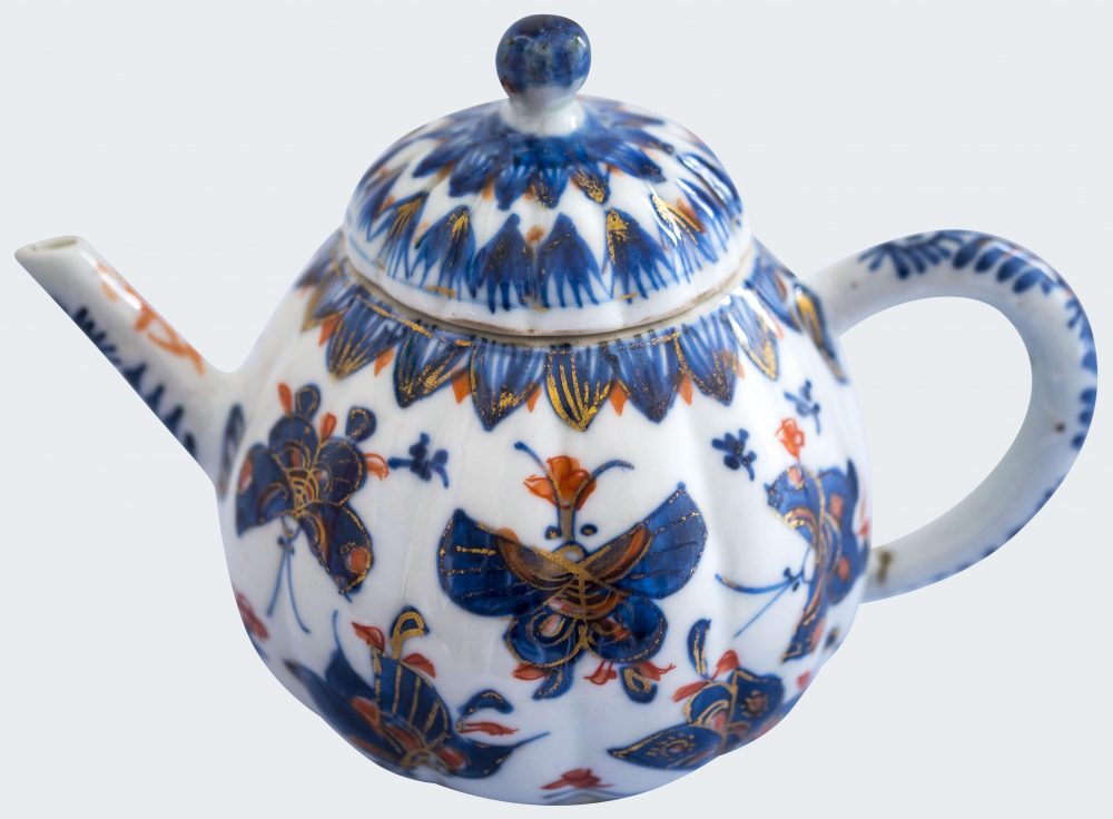 Porcelain Kangxi (1662-1722), circa 1700, China Porcelain Kangxi (1662-1722), circa 1700, China