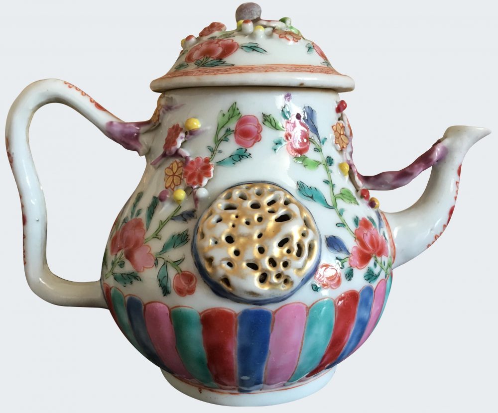 Famille rose Porcelain Yongzheng (1723-1735), China Famille rose Porcelain Yongzheng (1723-1735), China