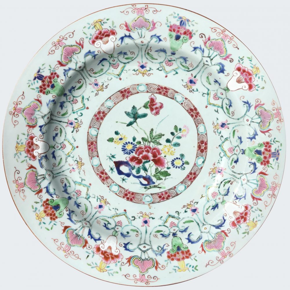 Famille rose Porcelain Yongzheng (1723-1735), China Famille rose Porcelain Yongzheng (1723-1735), China
