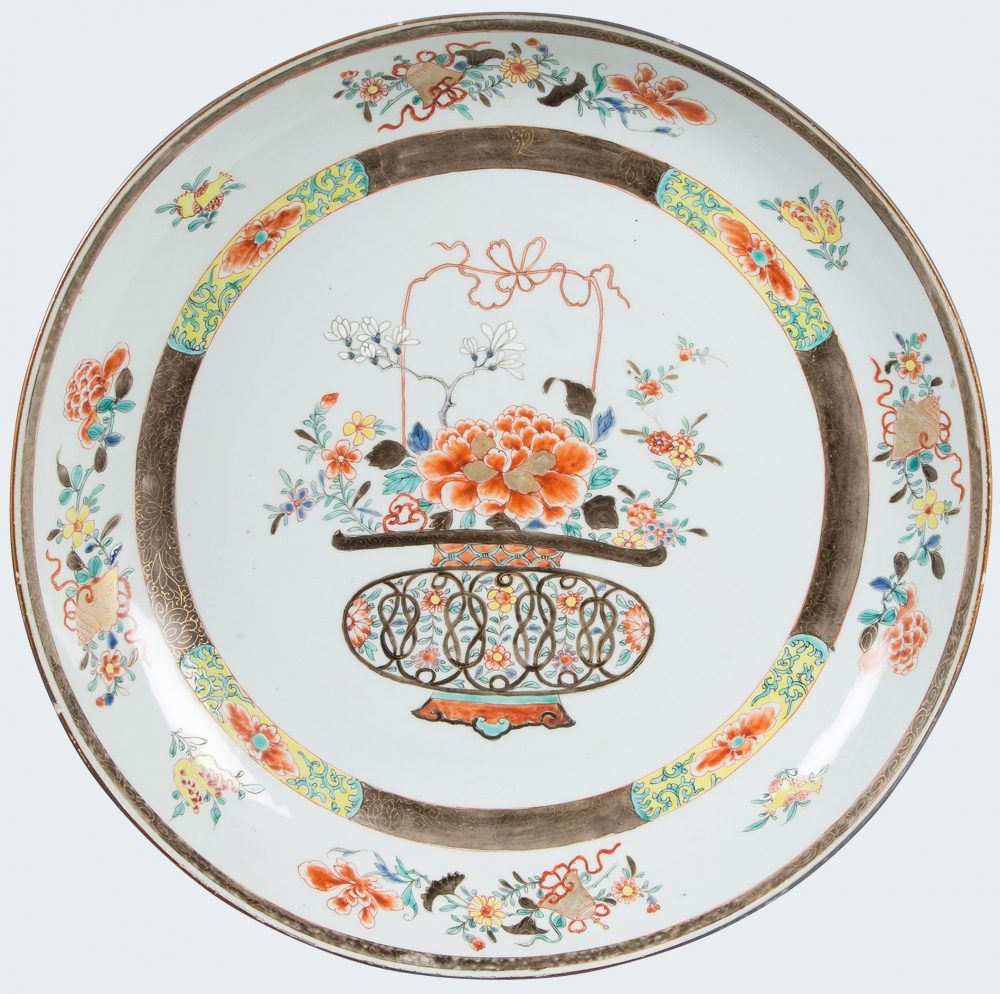 Famille rose Porcelain Yongzheng (1723-1735), China Famille rose Porcelain Yongzheng (1723-1735), China