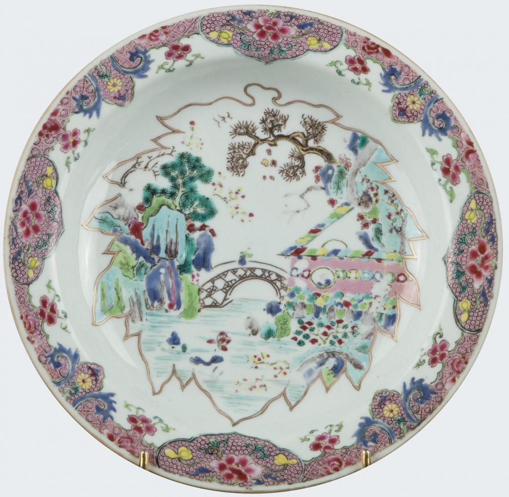 Famille rose Porcelain Yongzheng (1723-1735), China Famille rose Porcelain Yongzheng (1723-1735), China