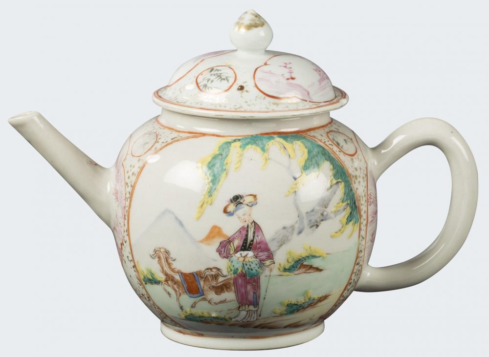 Famille rose Porcelain Qianlong (1736-1795), China Famille rose Porcelain Qianlong (1736-1795), China