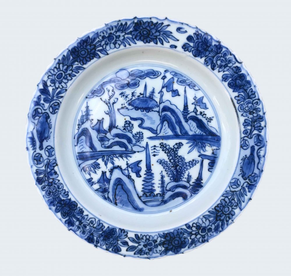 Porcelain Ming period - Late Jiajing (1522-1566), Longqing (1567-1572) or early Wanli (1573-1620). , China Porcelain Ming period - Late Jiajing (1522-1566), Longqing (1567-1572) or early Wanli (1573-1620). , China