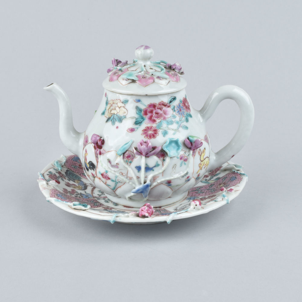 Famille rose Porcelain Yongzheng (1723-1735), China Famille rose Porcelain Yongzheng (1723-1735), China