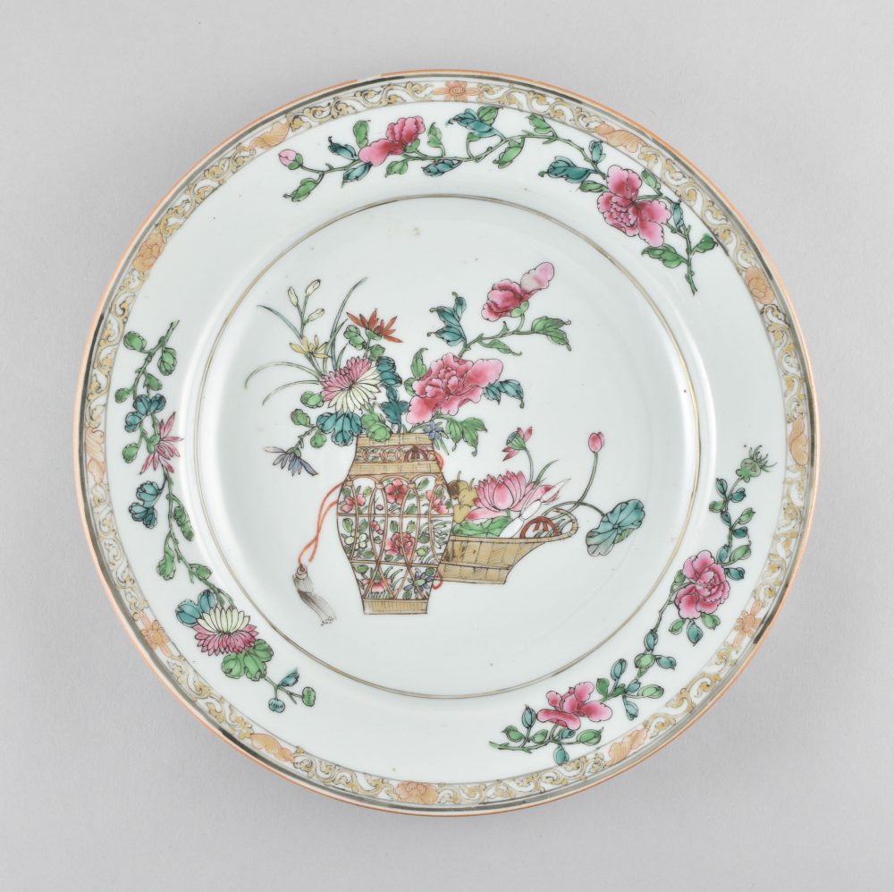 Famille rose Porcelain Yongzheng (1723-1735), China Famille rose Porcelain Yongzheng (1723-1735), China
