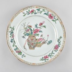 Famille rose Porcelain Yongzheng (1723-1735), China Famille rose Porcelain Yongzheng (1723-1735), China
