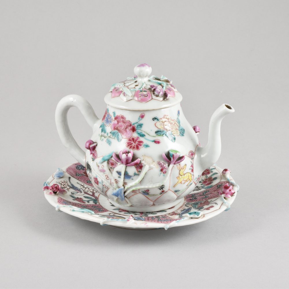 Famille rose Porcelain Yongzheng (1723-1735), China Famille rose Porcelain Yongzheng (1723-1735), China