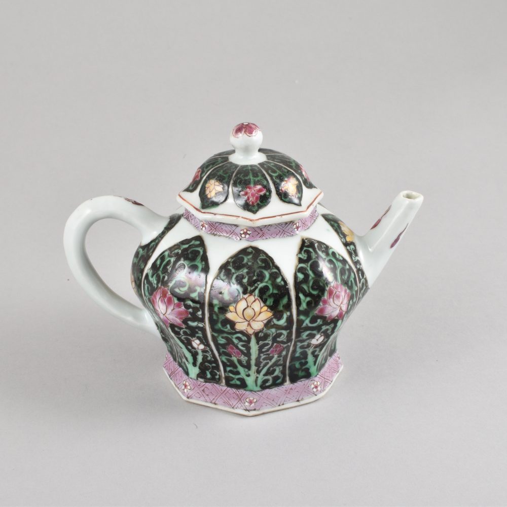 Famille rose Porcelain Yongzheng (1723-1735), China Famille rose Porcelain Yongzheng (1723-1735), China