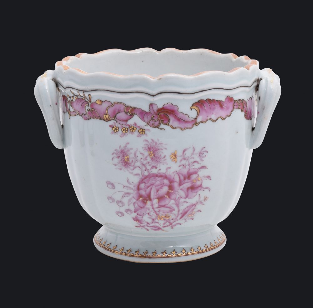 Famille rose Porcelain Qianlong (1735-1795), China Famille rose Porcelain Qianlong (1735-1795), China