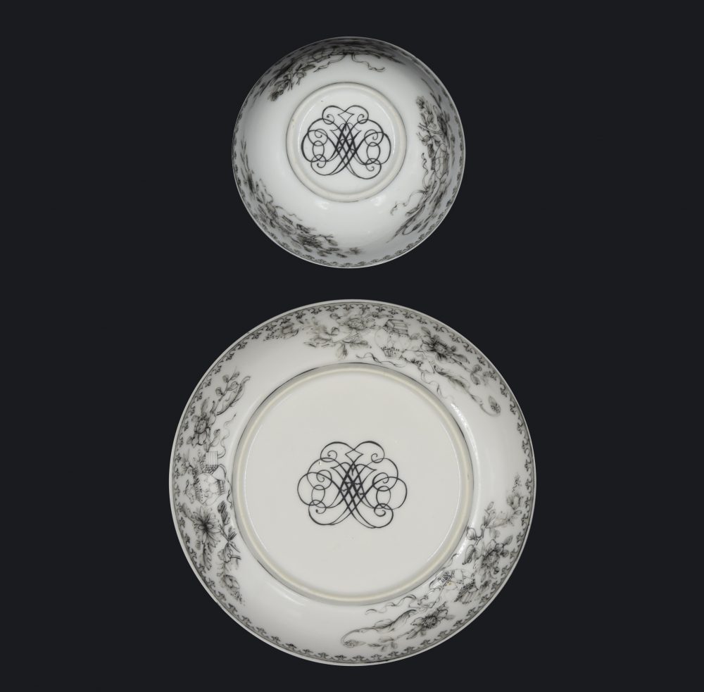 Porcelain Qianlong (1735-1795), ca. 1740, China Porcelain Qianlong (1735-1795), ca. 1740, China