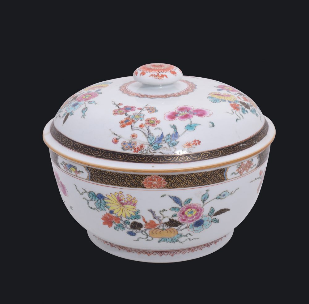 Famille rose Porcelain Yongzheng (1723-1735), China Famille rose Porcelain Yongzheng (1723-1735), China