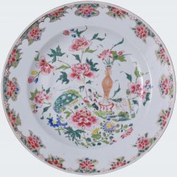 Famille rose Porcelain Qianlong (1735-1795), circa 1740, China Famille rose Porcelain Qianlong (1735-1795), circa 1740, China
