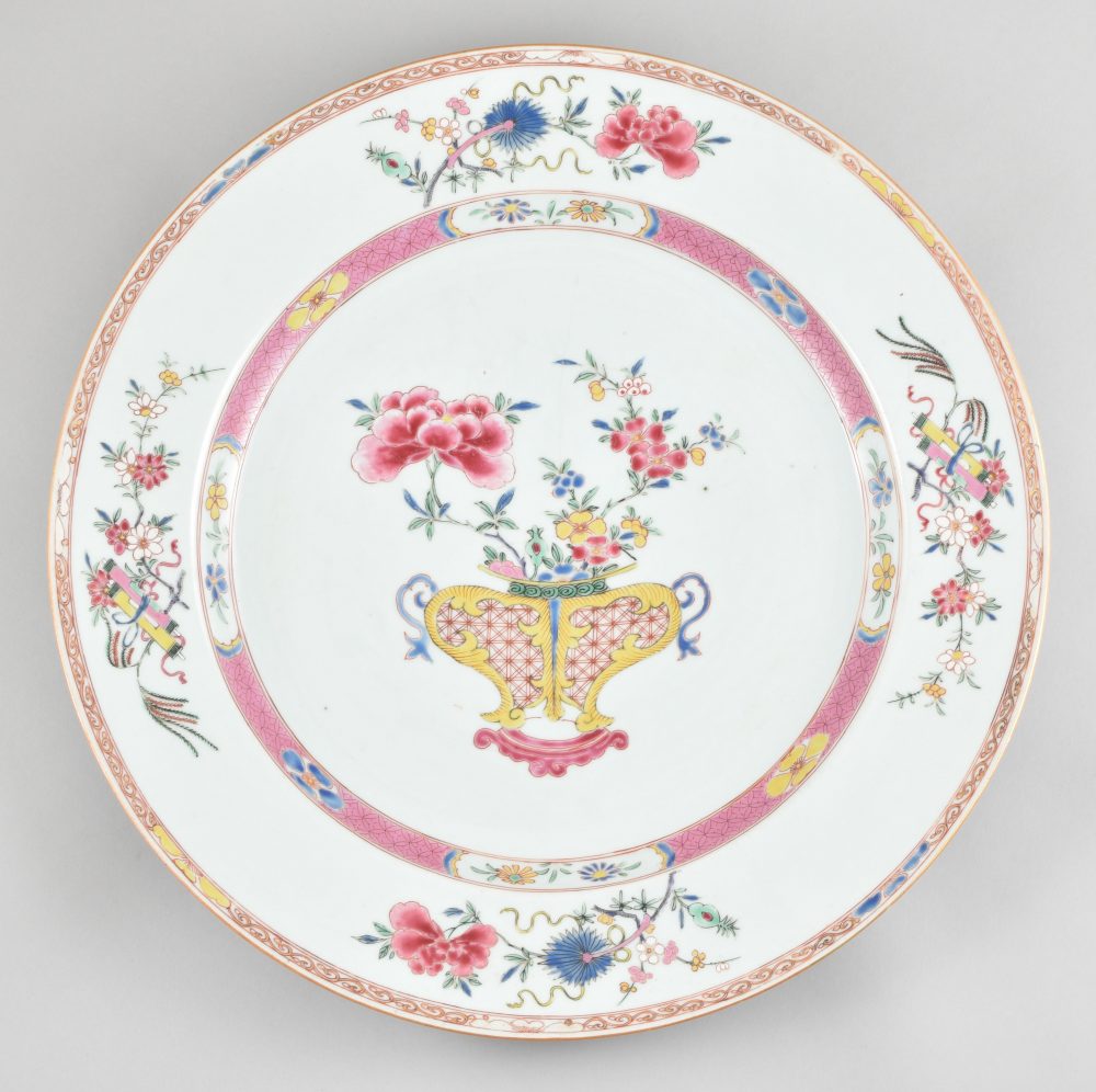 Famille rose Porcelain Yongzheng (1723-1735), China Famille rose Porcelain Yongzheng (1723-1735), China