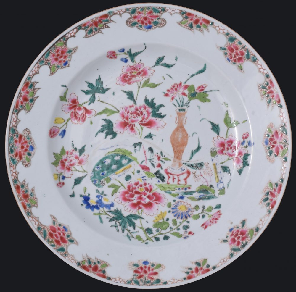 Famille rose Porcelain Qianlong (1735-1795), circa 1740, China Famille rose Porcelain Qianlong (1735-1795), circa 1740, China