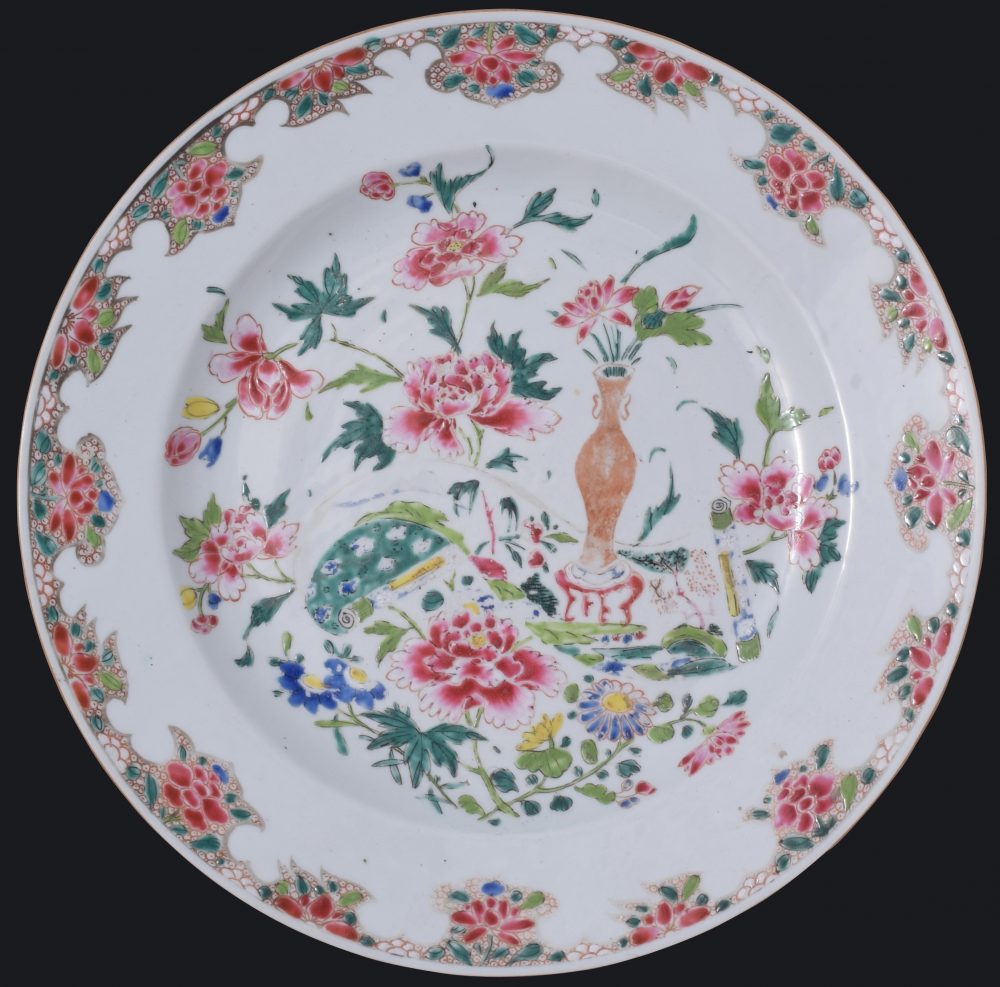 Famille rose Porcelain Qianlong (1735-1795), circa 1740, China