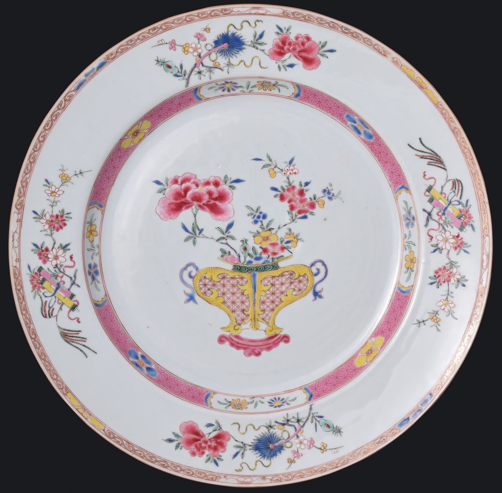Famille rose Porcelain Yongzheng (1723-1735), China Famille rose Porcelain Yongzheng (1723-1735), China