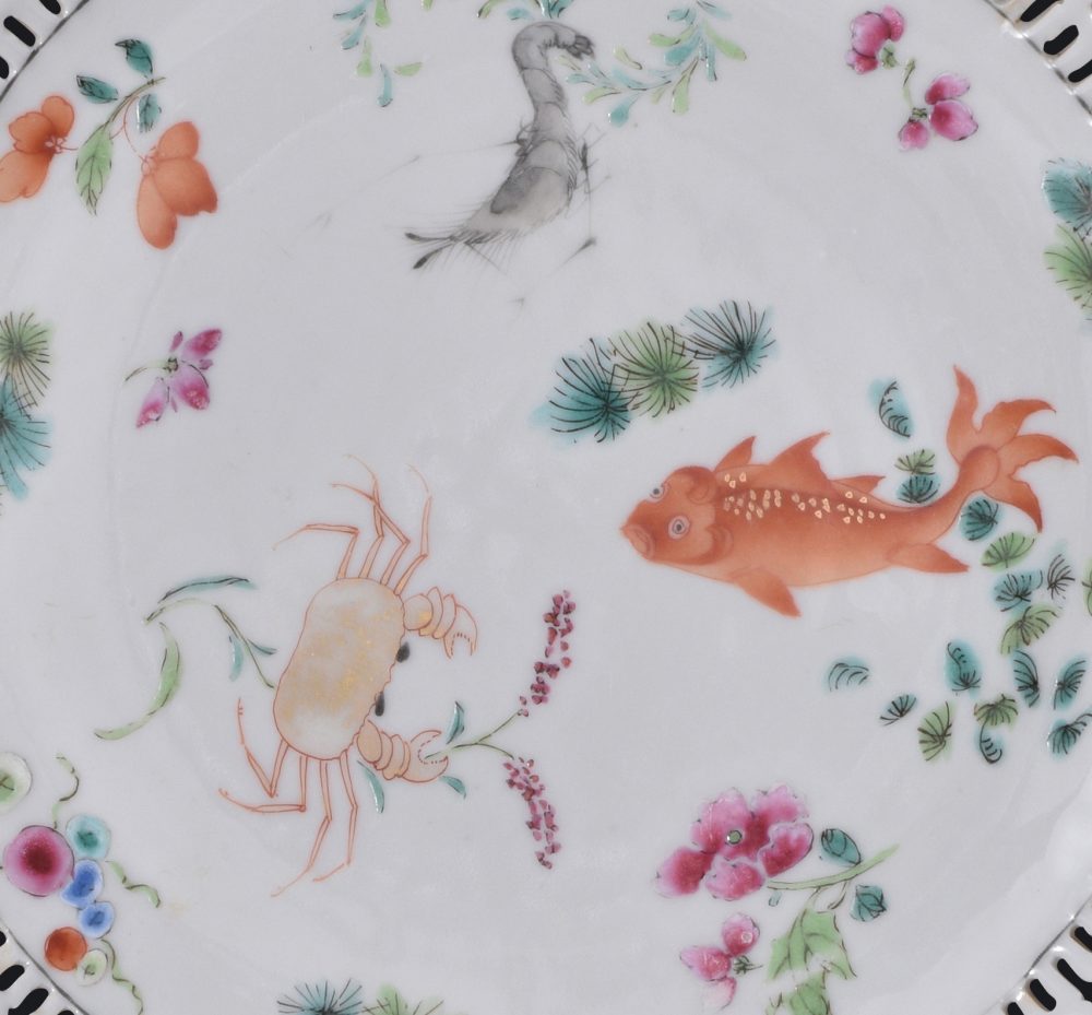 Famille rose Porcelain Qianlong (1735-1795), China Famille rose Porcelain Qianlong (1735-1795), China