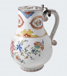 Famille rose Porcelain Qianlong (1735-1795), circa 1740, Chine Famille rose Porcelain Qianlong (1735-1795), circa 1740, Chine