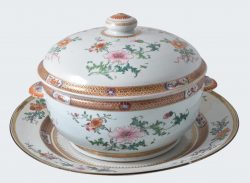 Famille rose Porcelain Yongzheng (1723-1735), China Famille rose Porcelain Yongzheng (1723-1735), China
