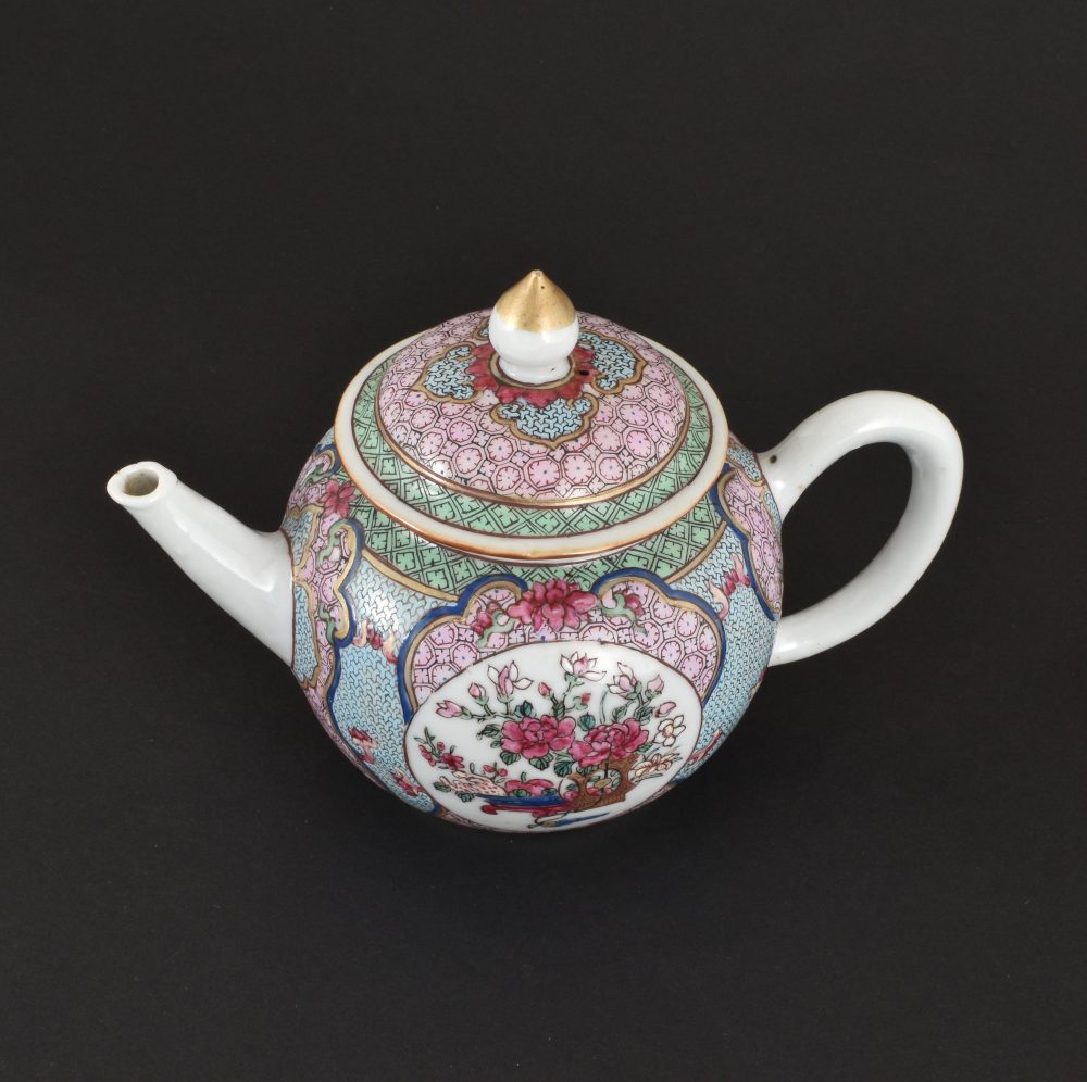 Famille rose Porcelain Yongzheng (1723-1735), China Famille rose Porcelain Yongzheng (1723-1735), China