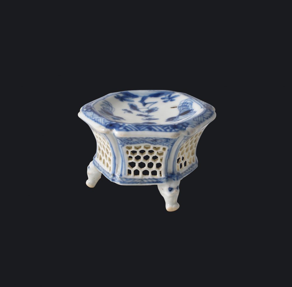 Porcelain Kangxi (1662-1722), ca. 1700, China Porcelain Kangxi (1662-1722), ca. 1700, China