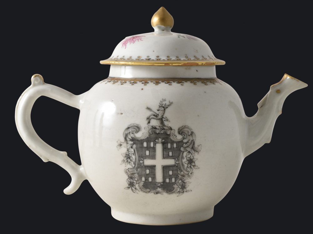 Porcelain Qianlong (1735-1795), ca. 1755, China Porcelain Qianlong (1735-1795), ca. 1755, China