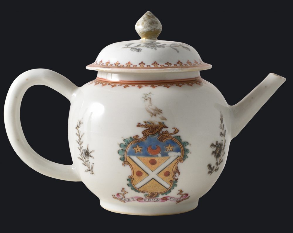 Porcelain Qianlong (1735-1795), ca. 1750, China Porcelain Qianlong (1735-1795), ca. 1750, China