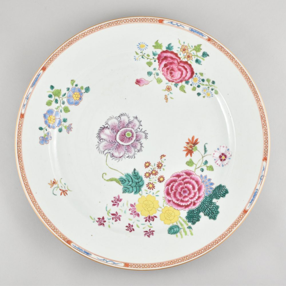 Famille rose Porcelain Qianlong (1735-1795), ca. 1760/70, China Famille rose Porcelain Qianlong (1735-1795), ca. 1760/70, China
