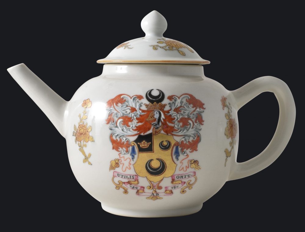 Porcelain Qianlong (1735-1795), ca. 1745, China Porcelain Qianlong (1735-1795), ca. 1745, China