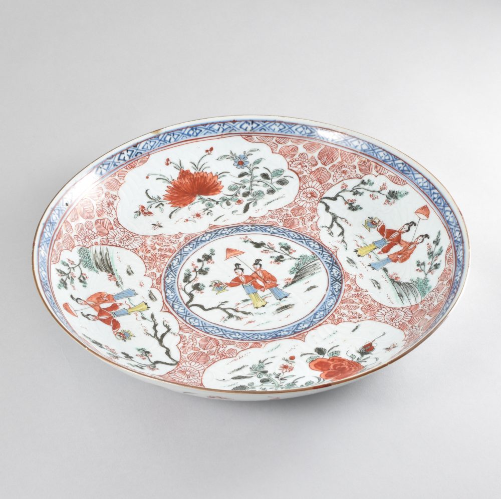 Porcelain Qianlong (1735-1795), circa 1740/1750, China Porcelain Qianlong (1735-1795), circa 1740/1750, China