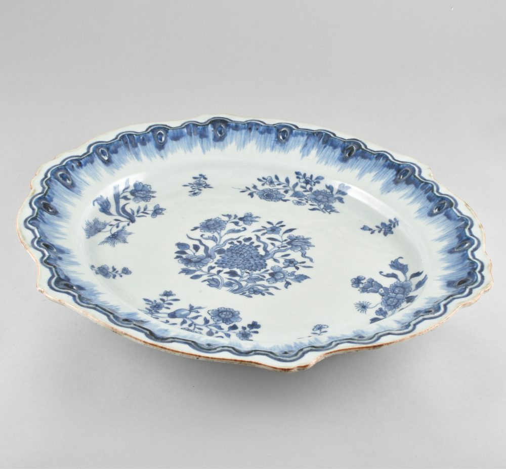 Porcelain Qianlong (1735-1795), circa 1770, China, possibly for the German market Porcelain Qianlong (1735-1795), circa 1770, China, possibly for the German market