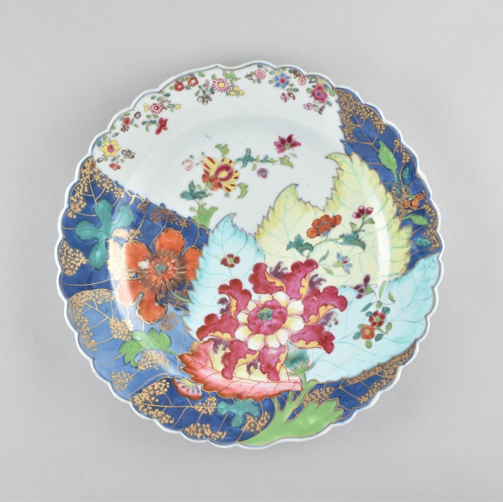 Famille rose Porcelain Qianlong (1735-1795), circa 1770, China Famille rose Porcelain Qianlong (1735-1795), circa 1770, China