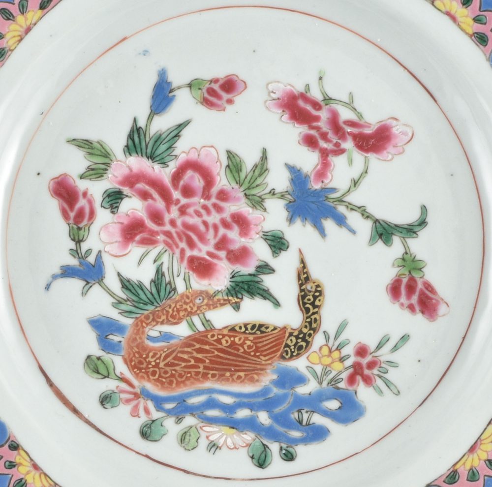 Famille rose Porcelain Yongzheng (1723-1735) / Qianlong (1736-1795), circa 1730/1740, China Famille rose Porcelain Yongzheng (1723-1735) / Qianlong (1736-1795), circa 1730/1740, China