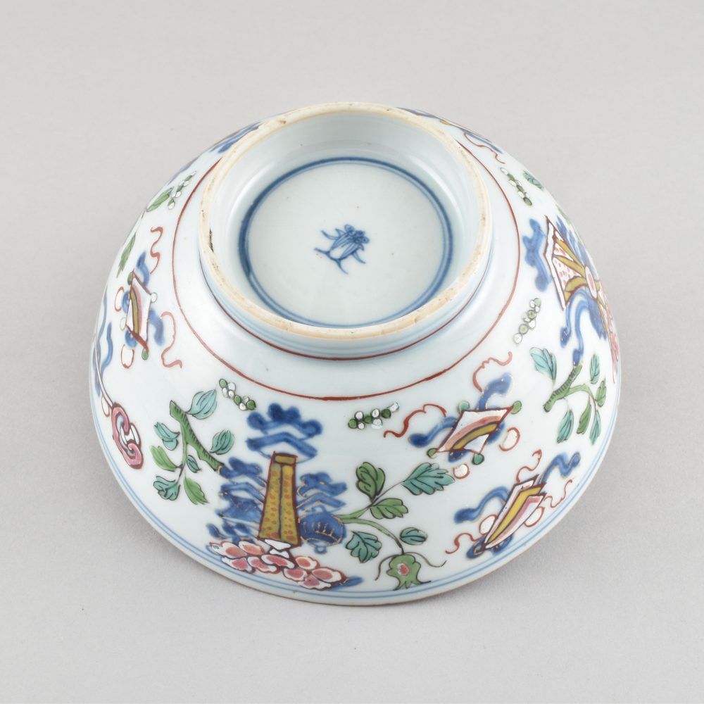 Porcelain The porcelain Kangxi period (1662-1722) ; the decoration made in London ca. 1740/1750, China Porcelain The porcelain Kangxi period (1662-1722) ; the decoration made in London ca. 1740/1750, China