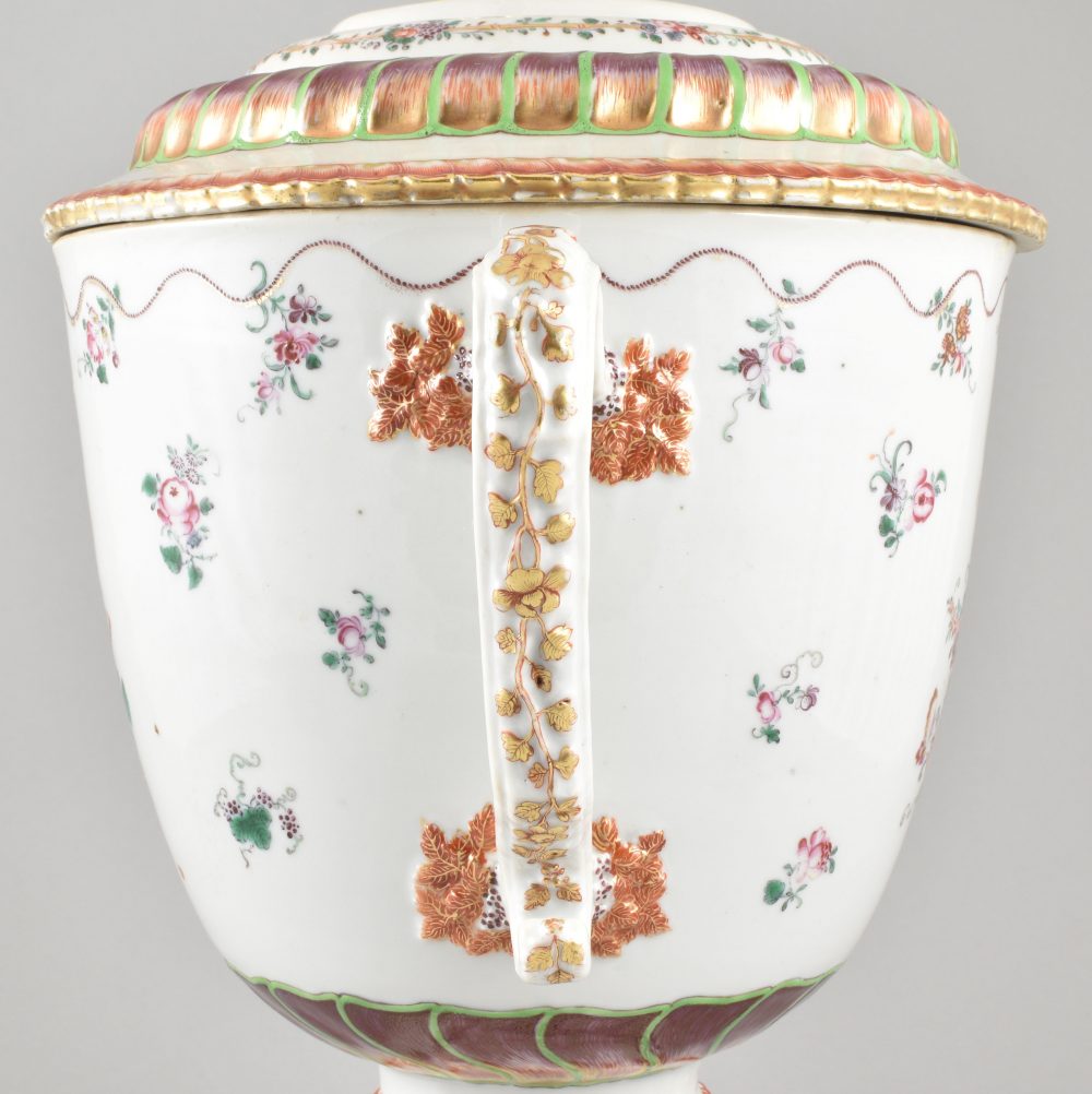 Porcelain Qianlong (1735-1795), circa 1780/90, China Porcelain Qianlong (1735-1795), circa 1780/90, China