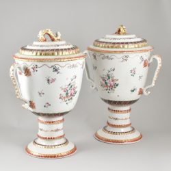 Porcelain Qianlong (1735-1795), circa 1780/90, China Porcelain Qianlong (1735-1795), circa 1780/90, China