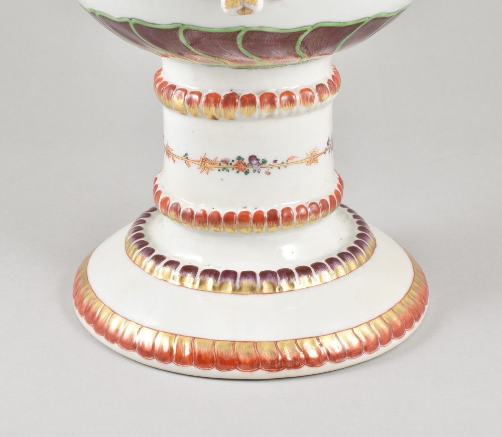 Porcelain Qianlong (1735-1795), circa 1780/90, China Porcelain Qianlong (1735-1795), circa 1780/90, China
