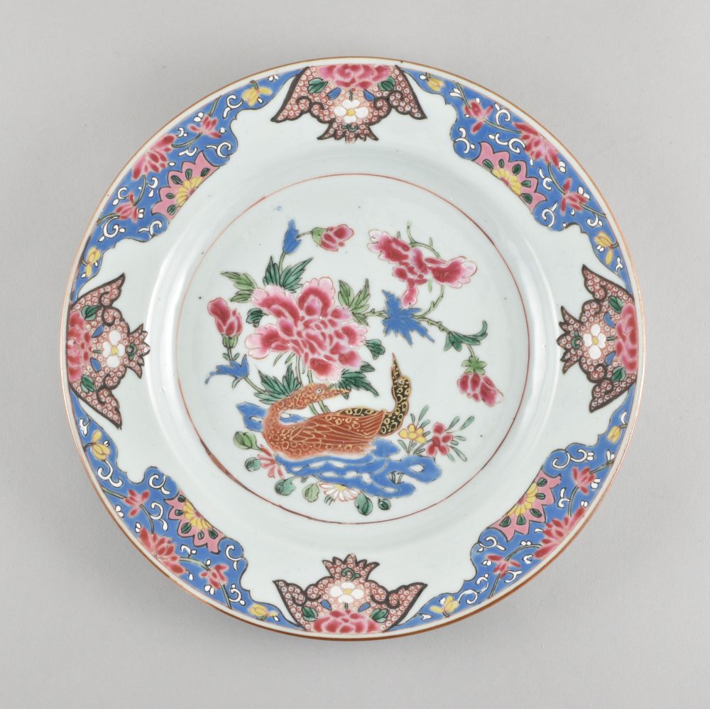 Famille rose Porcelain Yongzheng (1723-1735) / Qianlong (1736-1795), circa 1730/1740, China Famille rose Porcelain Yongzheng (1723-1735) / Qianlong (1736-1795), circa 1730/1740, China