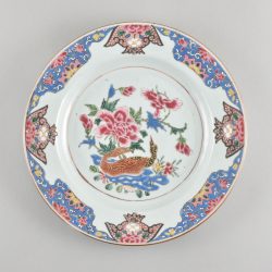 Famille rose Porcelain Yongzheng (1723-1735) / Qianlong (1736-1795), circa 1730/1740, China Famille rose Porcelain Yongzheng (1723-1735) / Qianlong (1736-1795), circa 1730/1740, China