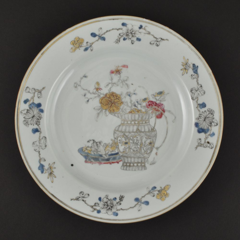 Porcelain Yongzheng period (1723-1735), China Porcelain Yongzheng period (1723-1735), China