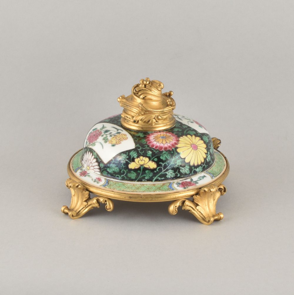 Famille rose Porcelain and bronze gilt Yongzheng period (1723-1735) for the porcelain, 19th century for the bronze gilt, China and France Famille rose Porcelain and bronze gilt Yongzheng period (1723-1735) for the porcelain, 19th century for the bronze gilt, China and France