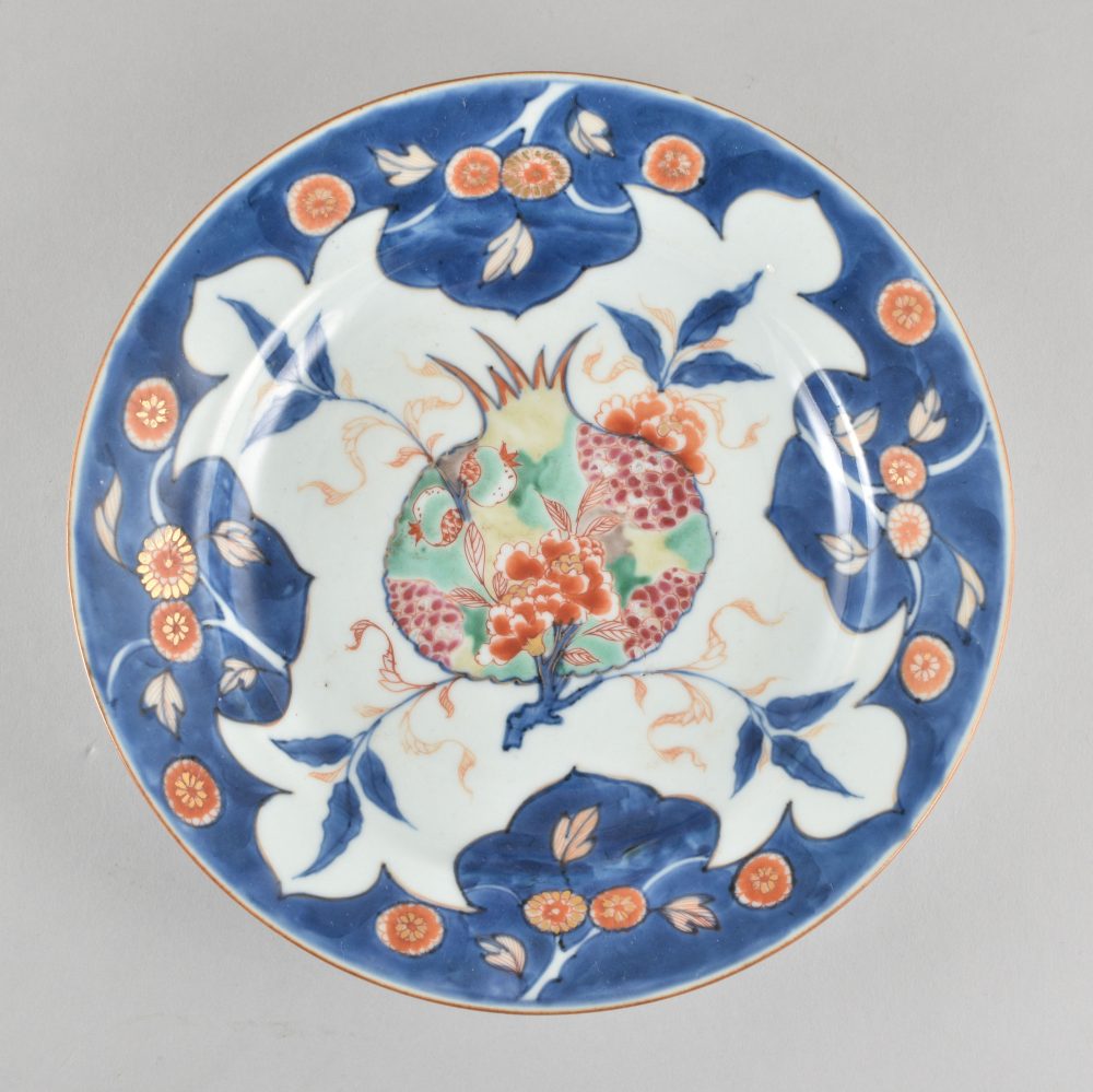 Famille rose Porcelain Late Kangxi period (1662-1722) or early Yongzheng period (1723-1735), China Famille rose Porcelain Late Kangxi period (1662-1722) or early Yongzheng period (1723-1735), China