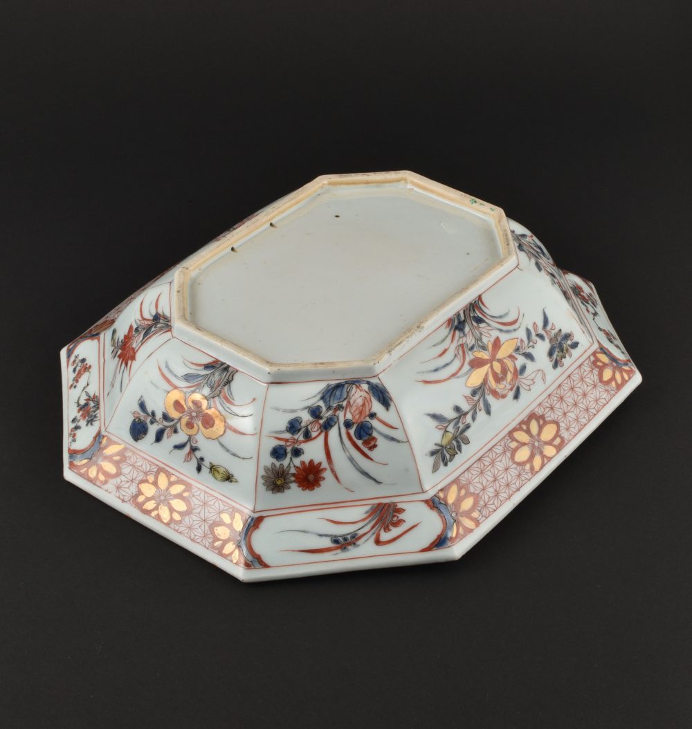 Porcelain Kangxi / Yongzheng period, ca. 1720/1725, China Porcelain Kangxi / Yongzheng period, ca. 1720/1725, China