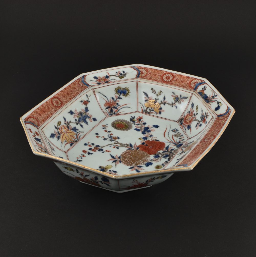 Porcelain Kangxi / Yongzheng period, ca. 1720/1725, China Porcelain Kangxi / Yongzheng period, ca. 1720/1725, China