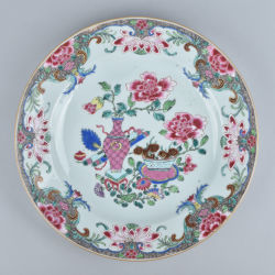 Famille rose Porcelain Yongzheng (1723-1735), China Famille rose Porcelain Yongzheng (1723-1735), China