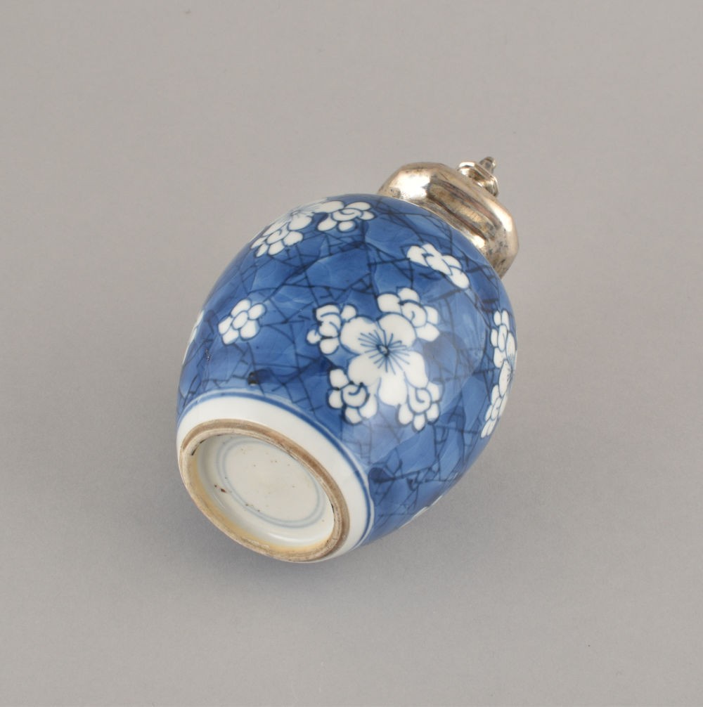 Porcelain Kangxi (1662-1722), China Porcelain Kangxi (1662-1722), China