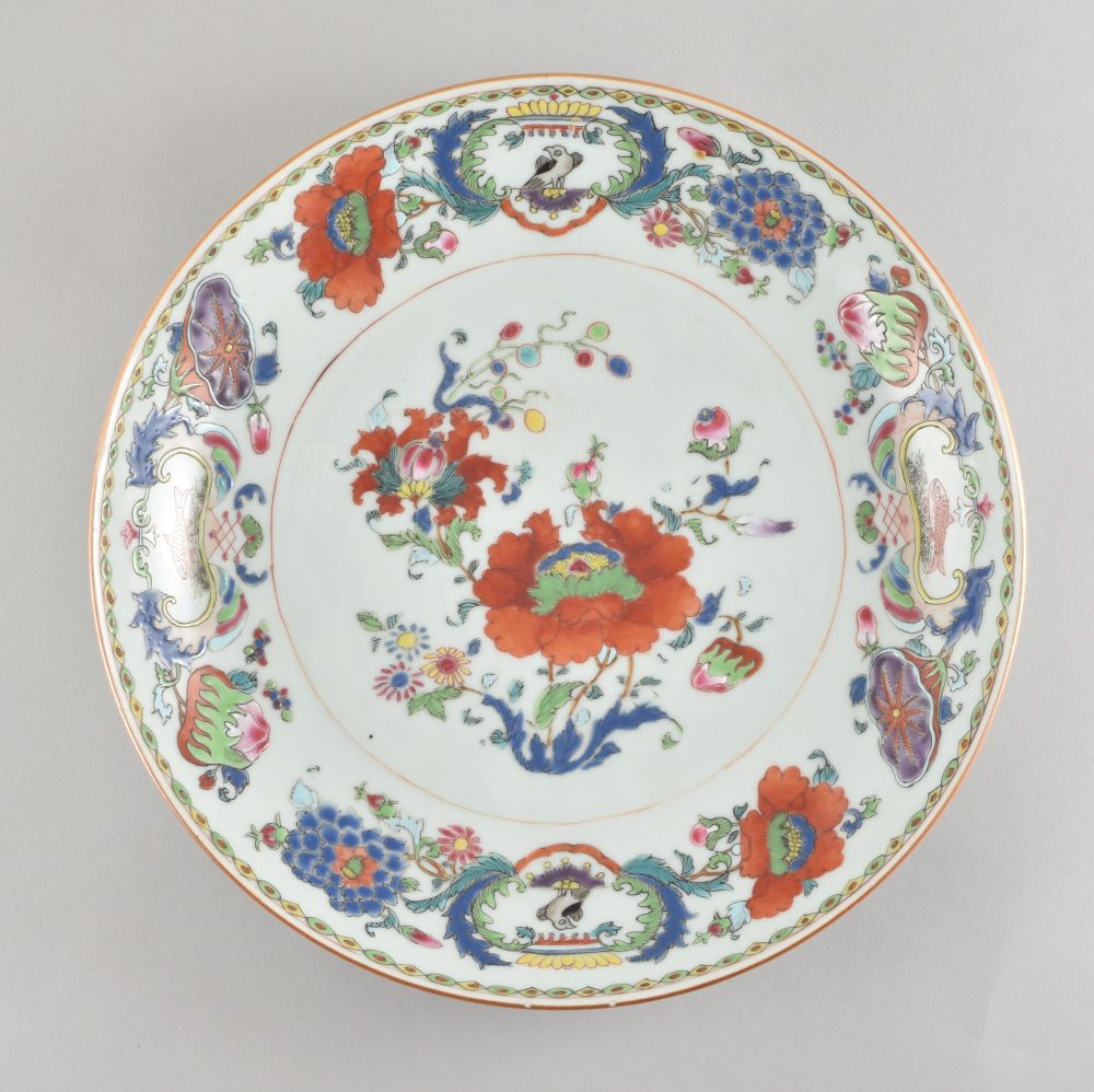 Famille rose Porcelain Yongzheng period (1723-1735) or Qianlong period (1735-1795), China Famille rose Porcelain Yongzheng period (1723-1735) or Qianlong period (1735-1795), China