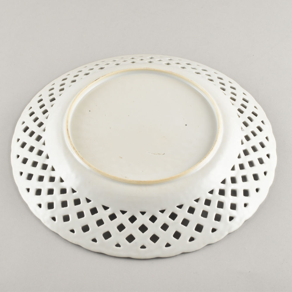 Porcelain Qianlong (1735-1795), circa 1765/1770, China Porcelain Qianlong (1735-1795), circa 1765/1770, China