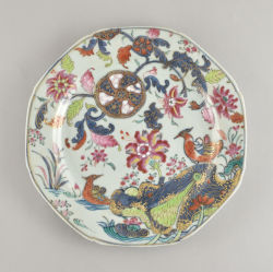 Famille rose Porcelain Qianlong (1735-1795), China Famille rose Porcelain Qianlong (1735-1795), China
